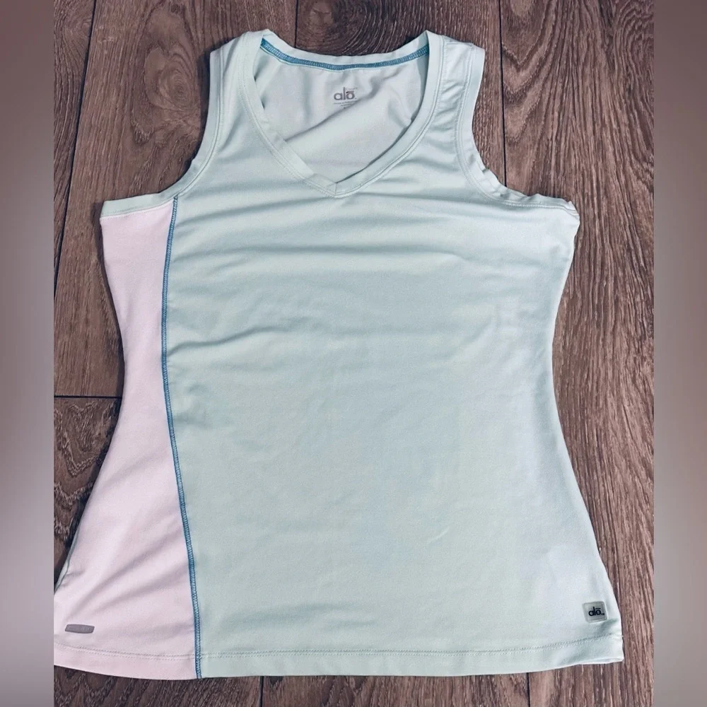 ALO Yoga Green Fitted Tank Top 💚🤍 - Picture 10 of 13